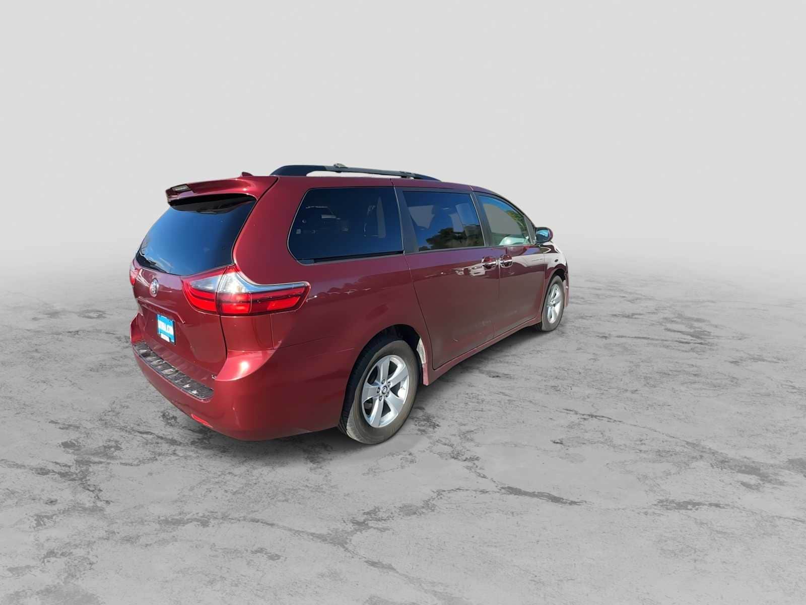 Thumbnail: 2020 Toyota Sienna - 9