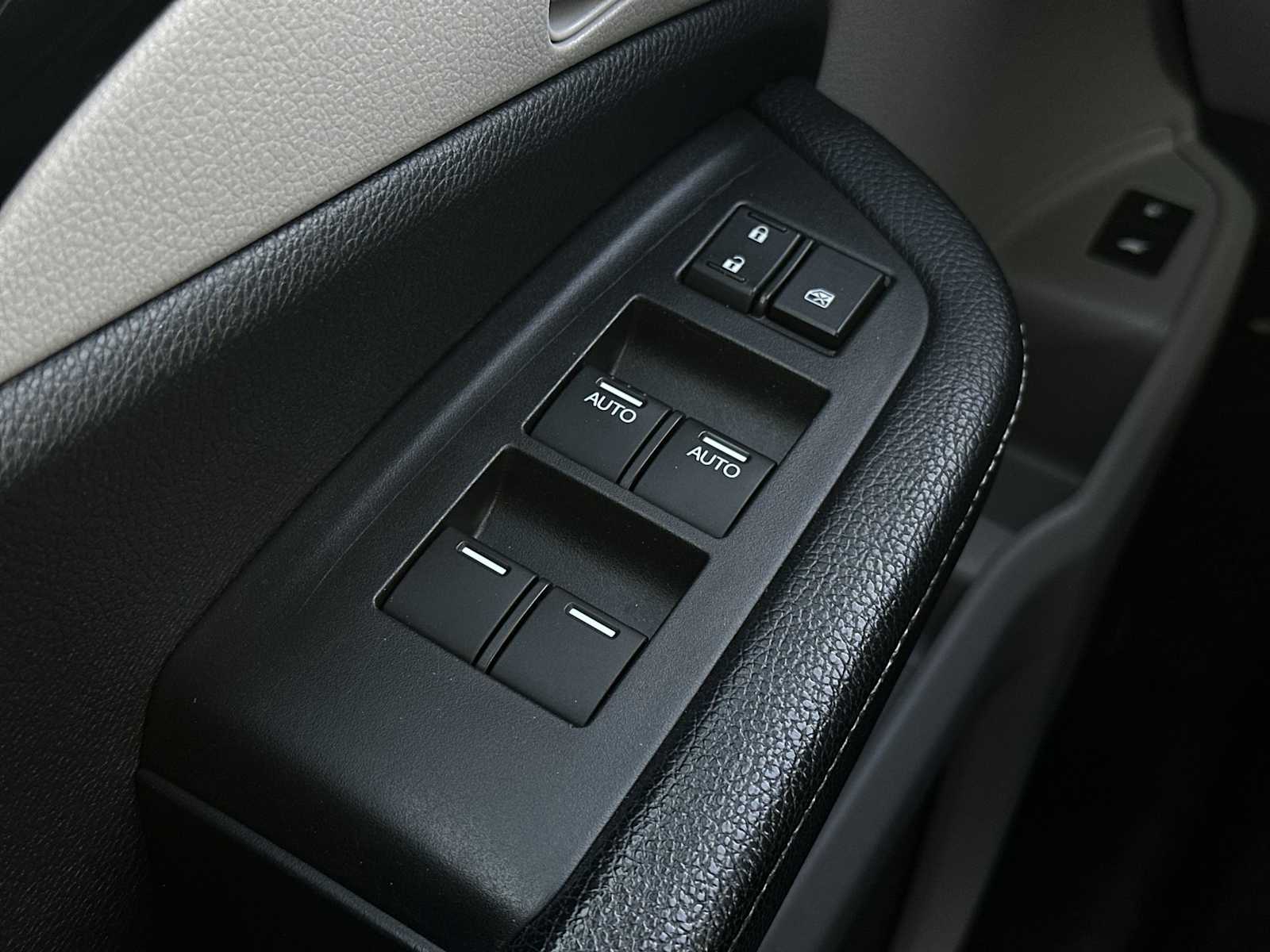 Thumbnail: 2017 Honda Pilot - 15