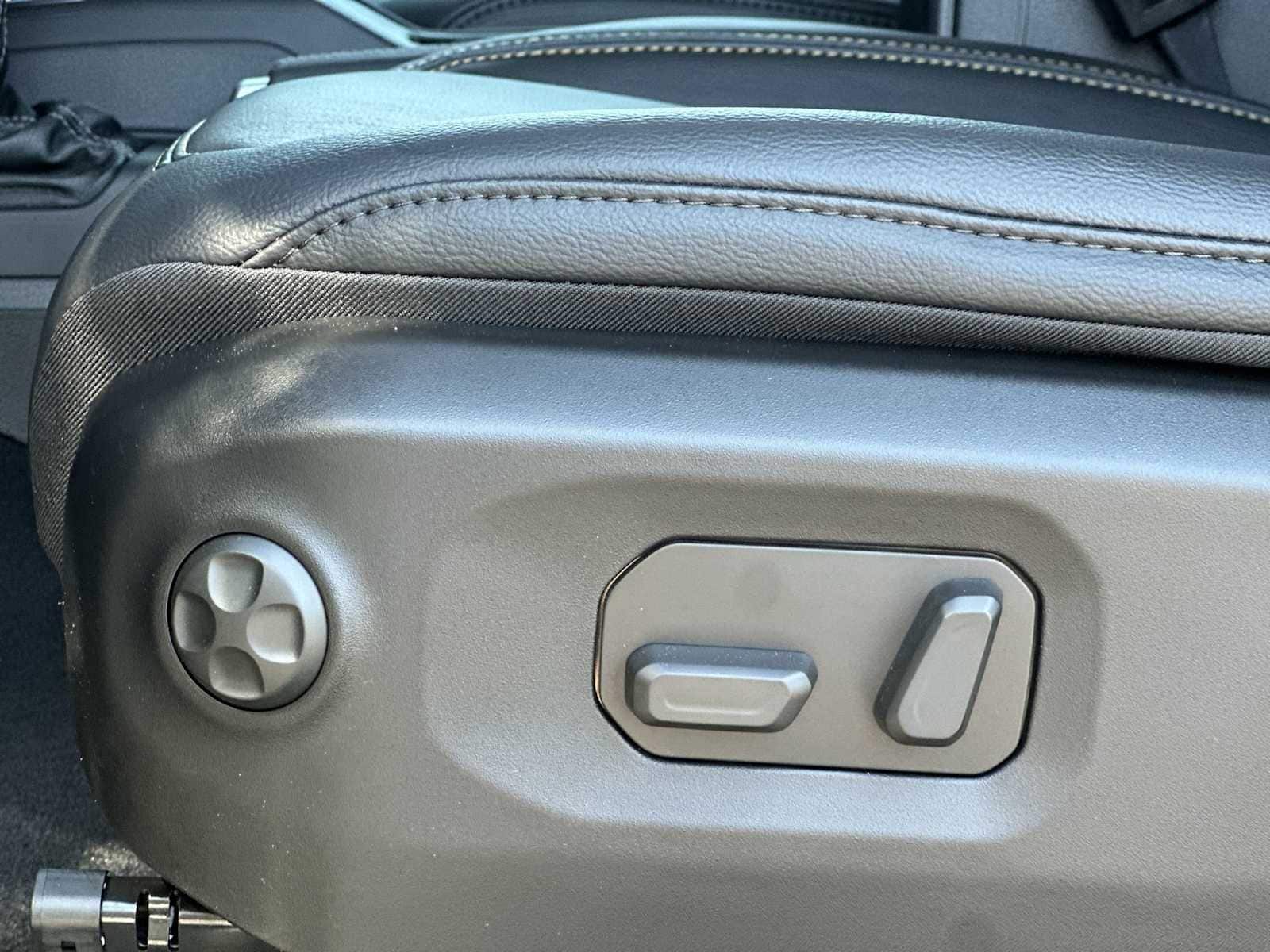 Thumbnail: 2025 Jeep Gladiator - 14