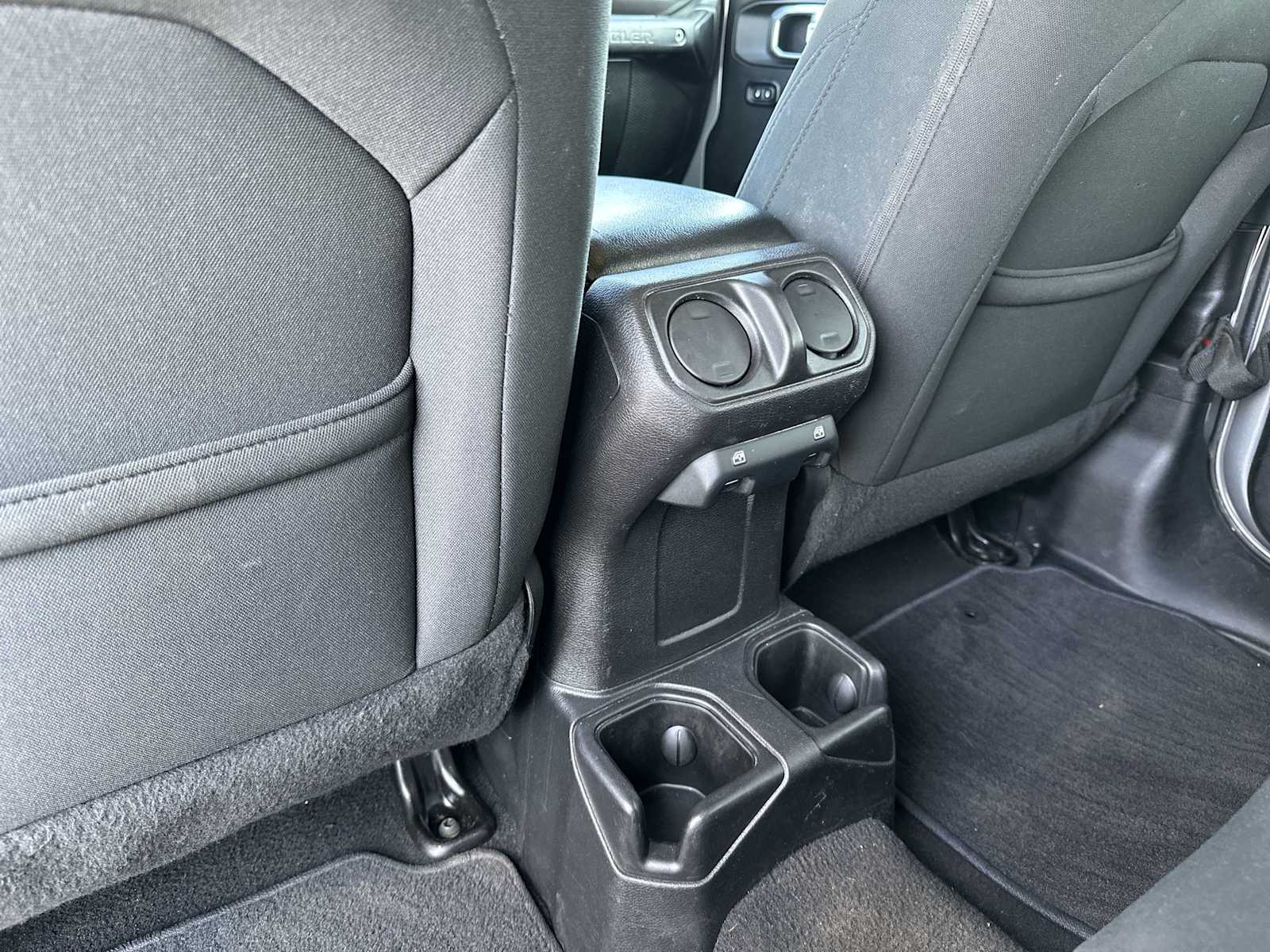Thumbnail: 2019 Jeep Wrangler - 21