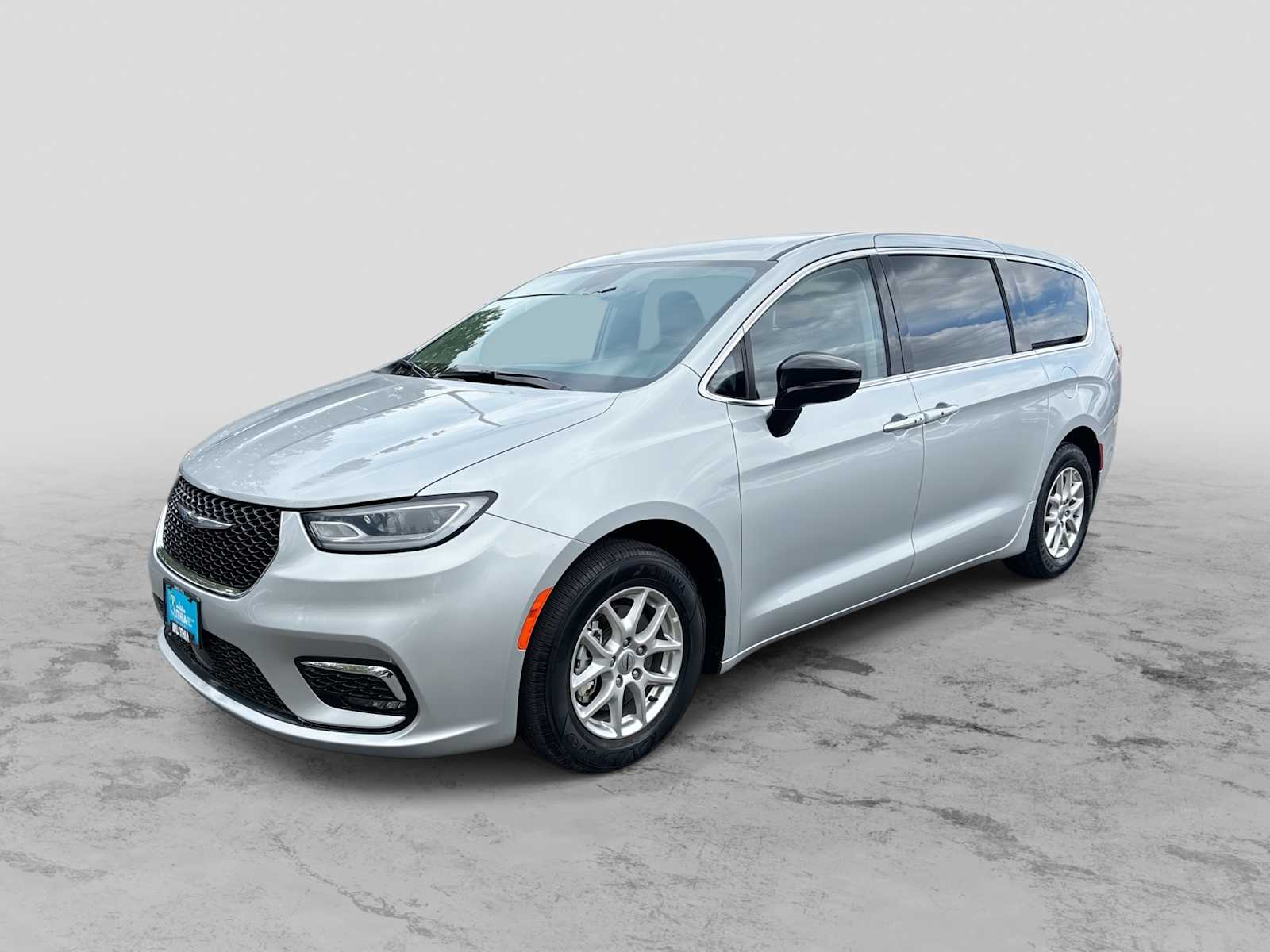2024 Chrysler Pacifica Touring L's photo
