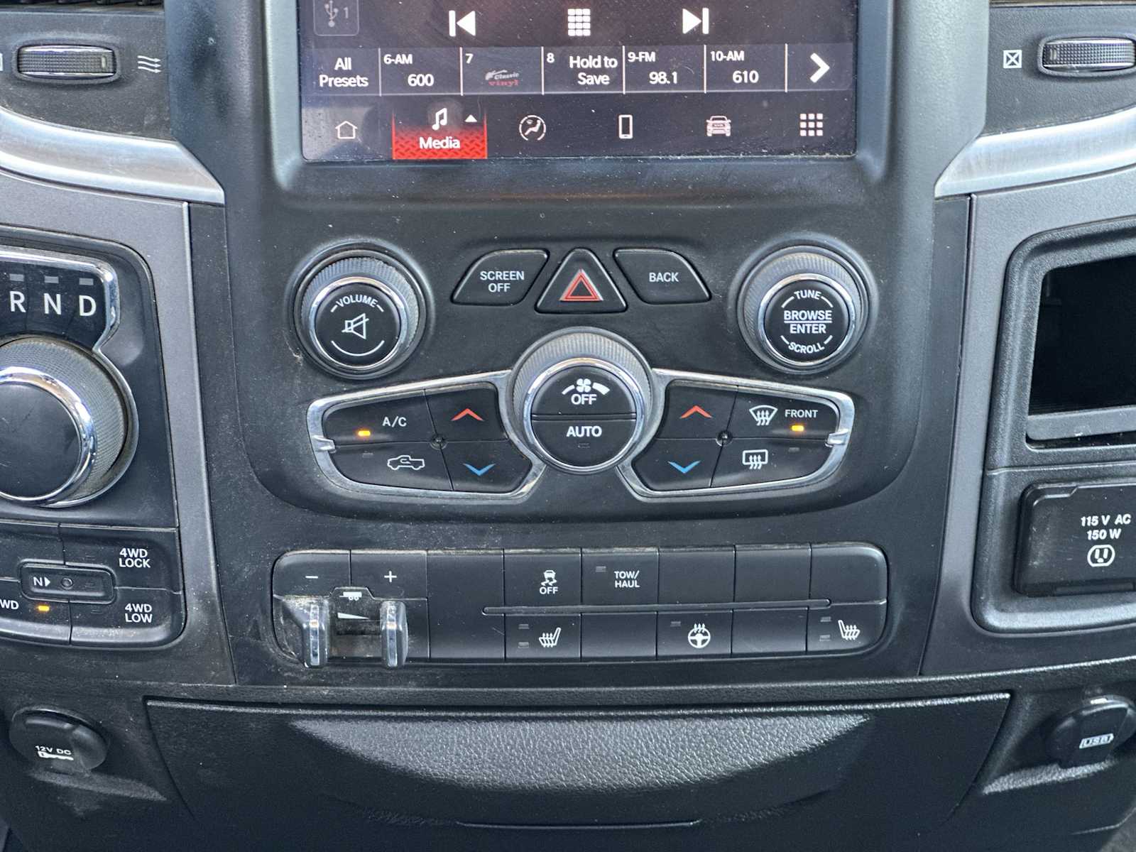 Thumbnail: 2022 RAM 1500 Classic - 16