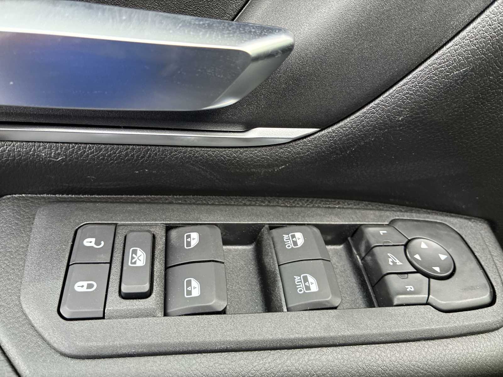 Thumbnail: 2026 RAM 1500 - 15