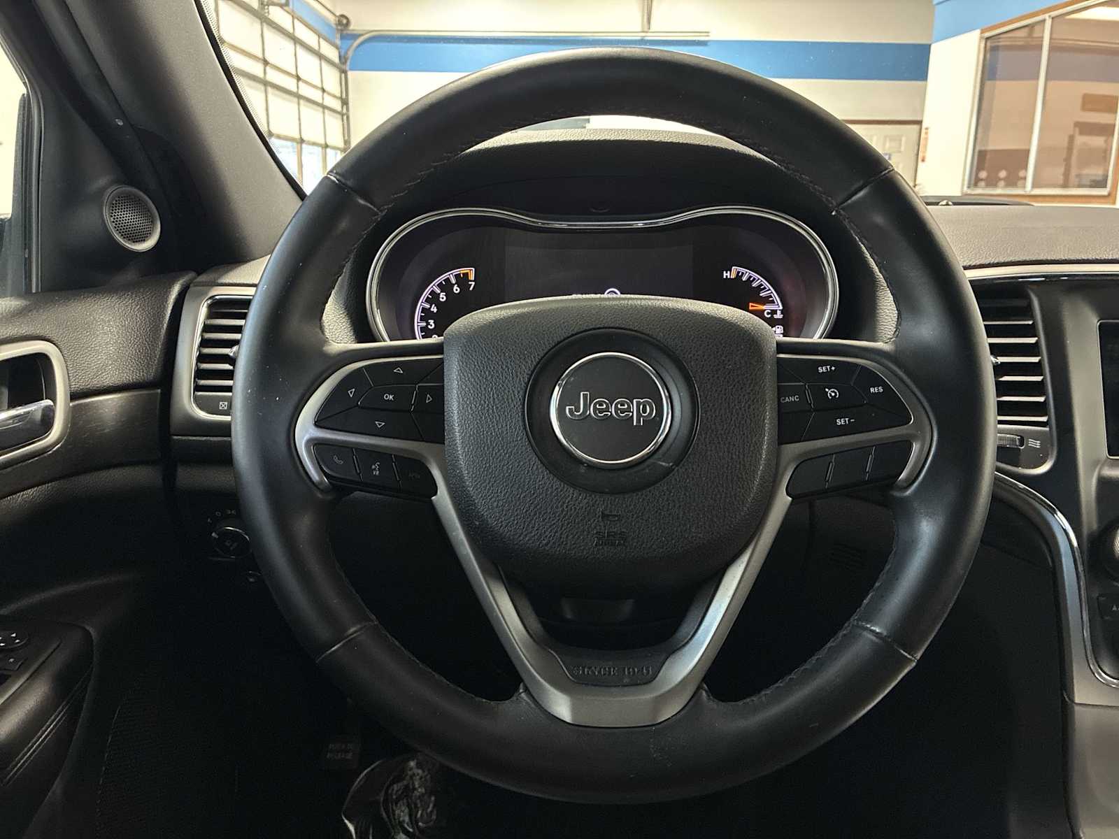 Thumbnail: 2018 Jeep Grand Cherokee - 11