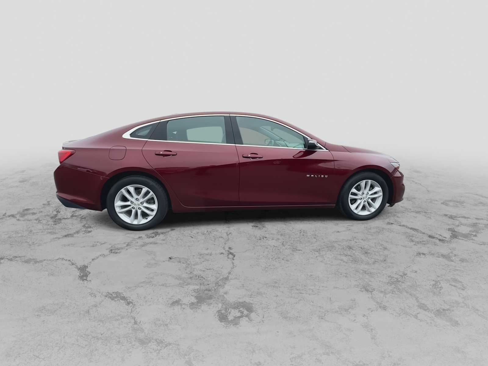 Thumbnail: 2016 Chevrolet Malibu - 9