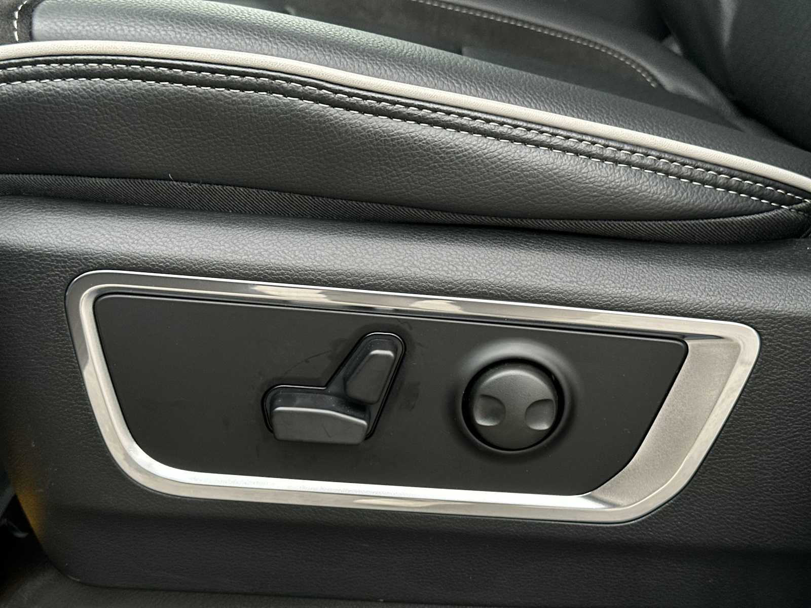 Thumbnail: 2026 RAM 1500 - 14