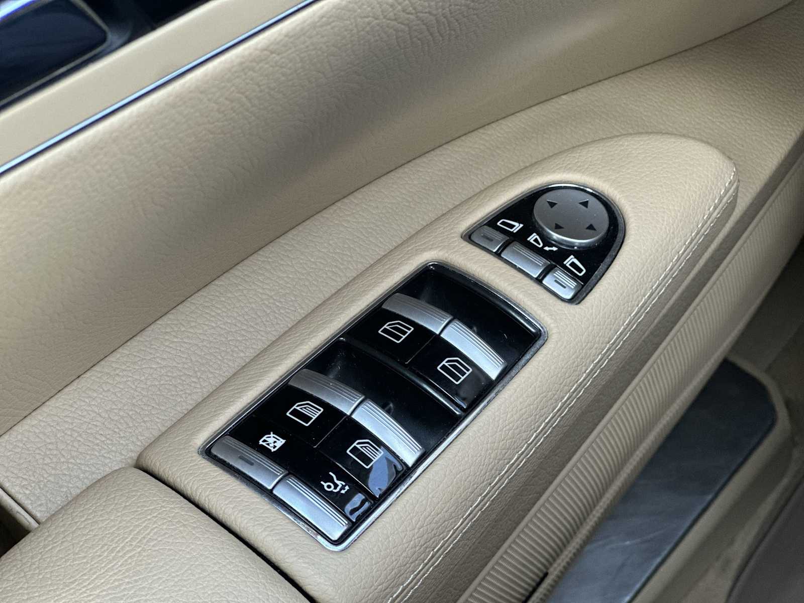 Thumbnail: 2012 Mercedes-Benz S-Class - 15