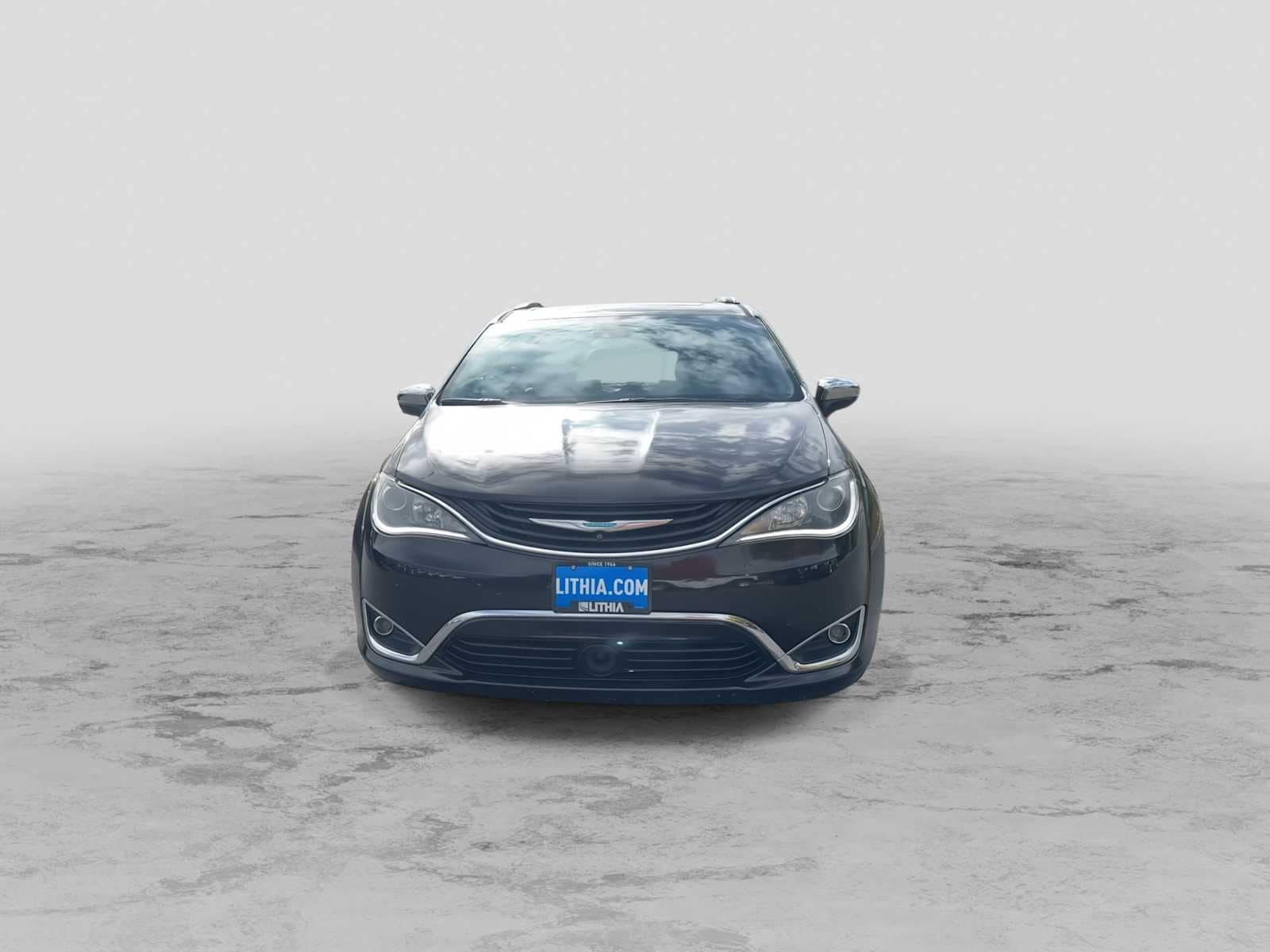 Thumbnail: 2018 Chrysler Pacifica - 3