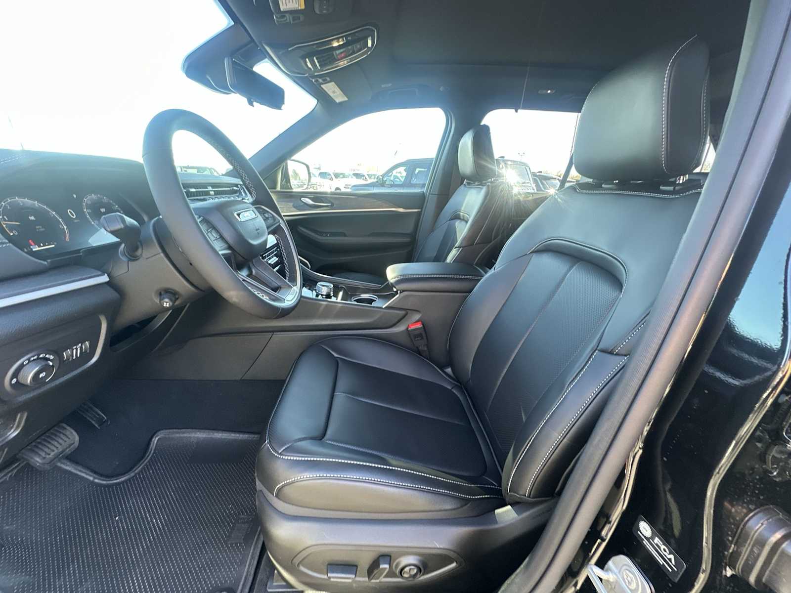 Thumbnail: 2025 Jeep Grand Cherokee - 13