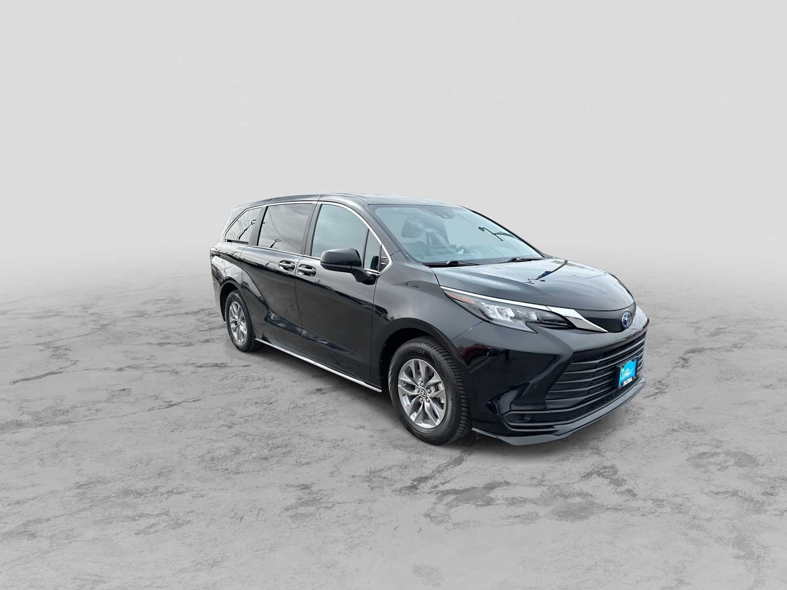 Thumbnail: 2025 Toyota Sienna - 2