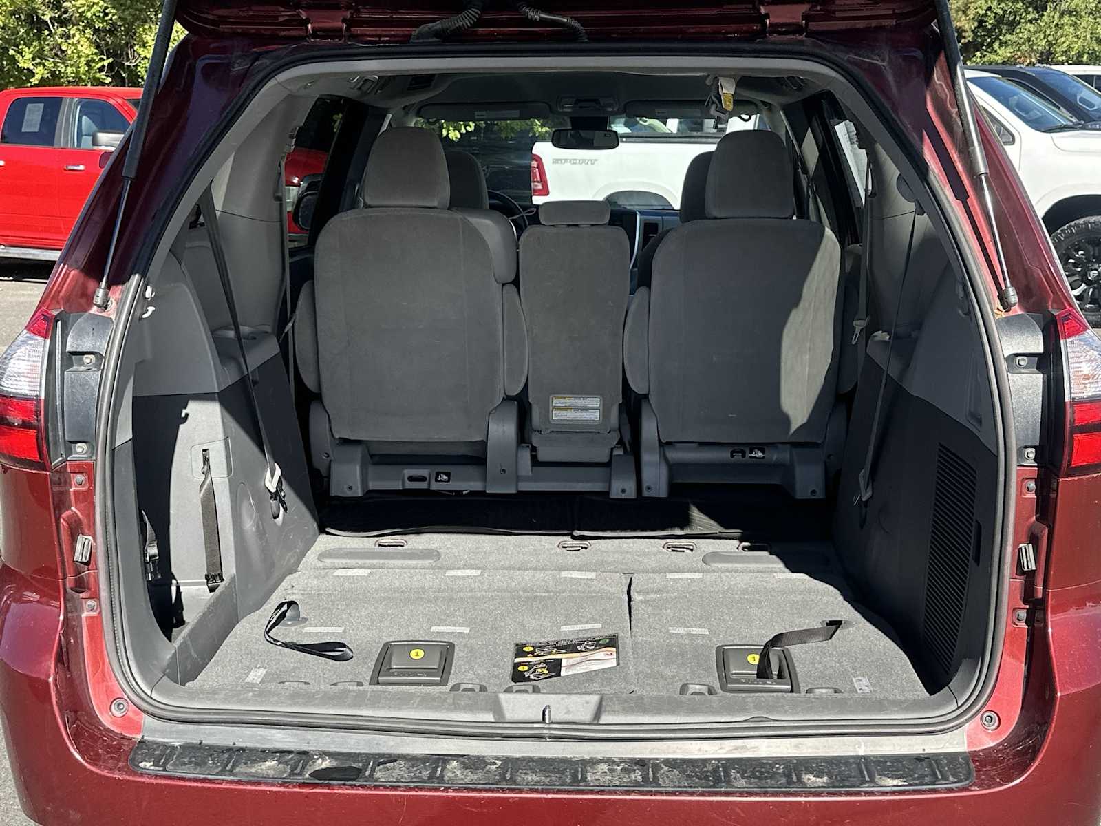 Thumbnail: 2020 Toyota Sienna - 18