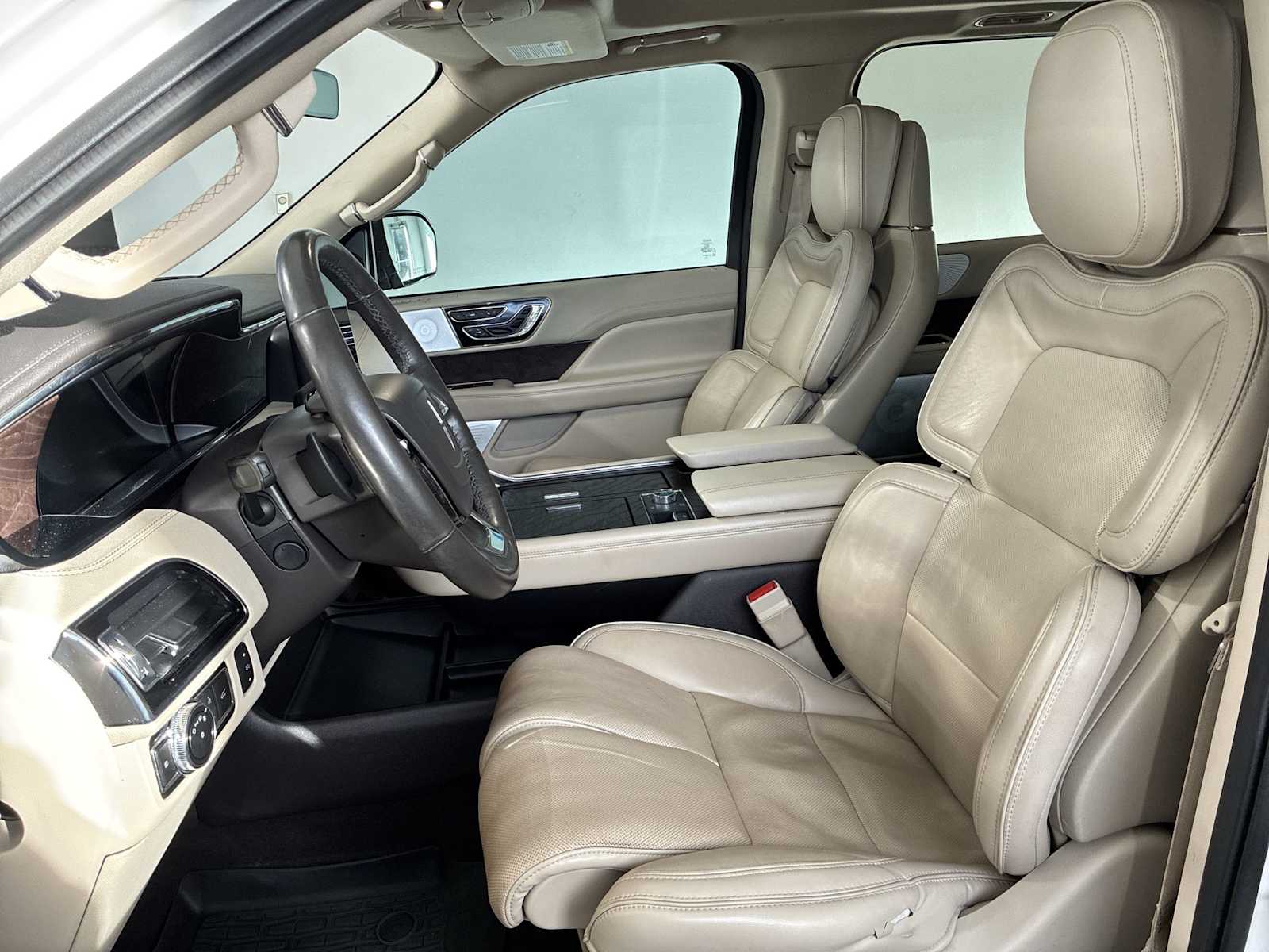 Thumbnail: 2019 Lincoln Navigator L - 13