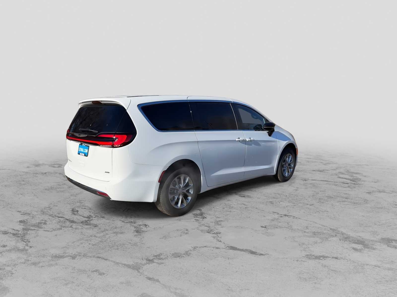 Thumbnail: 2026 Chrysler Pacifica - 8
