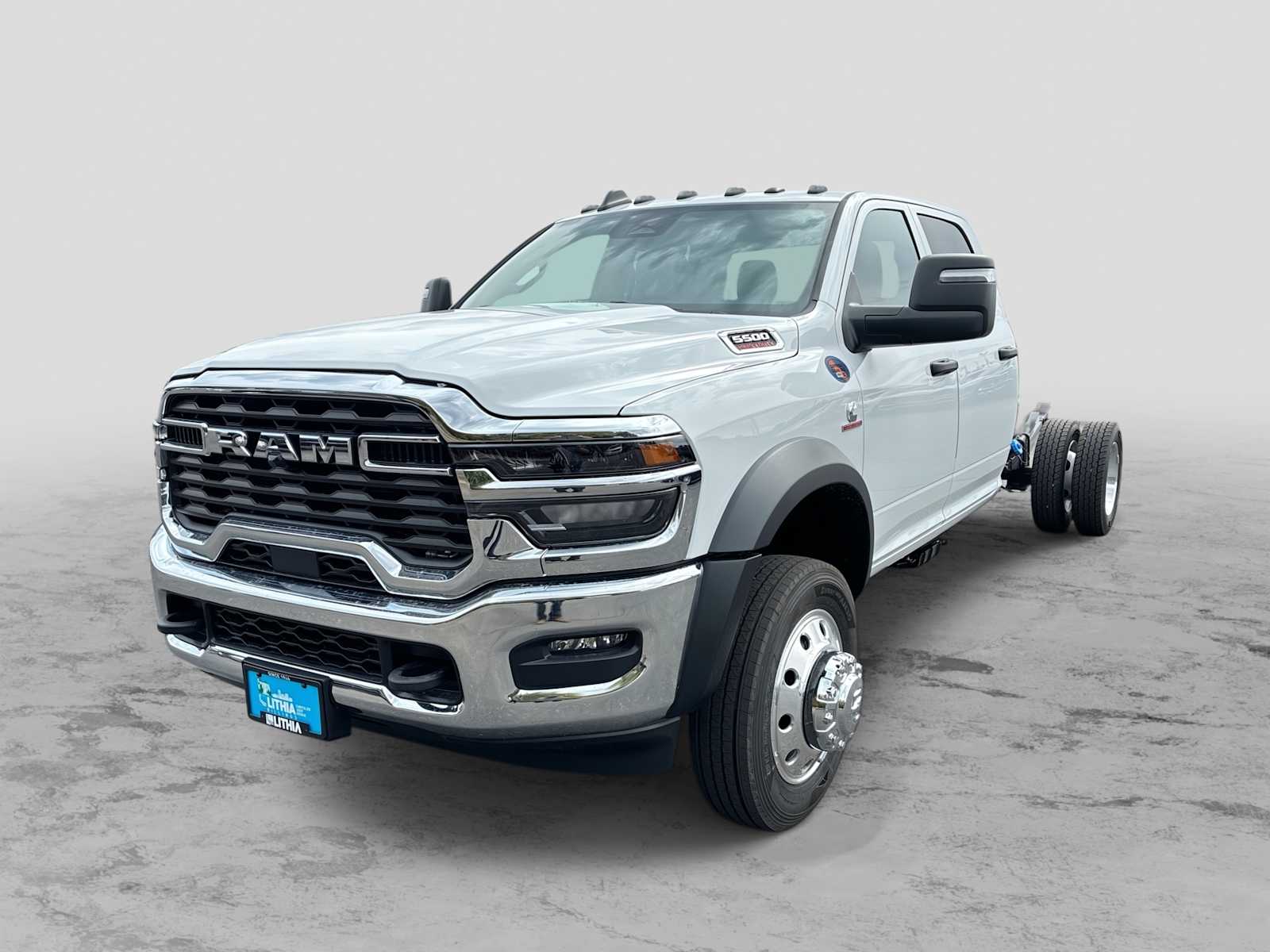 2026 Ram 5500 TRADESMAN CHASSIS CREW CAB 4X4 84' CA