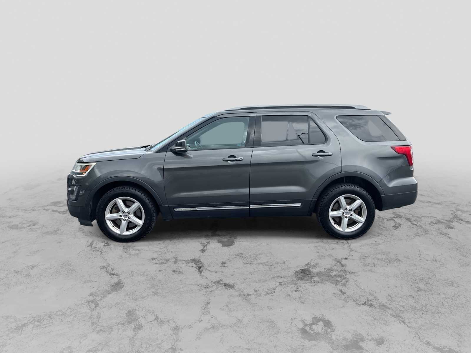 Thumbnail: 2016 Ford Explorer - 5