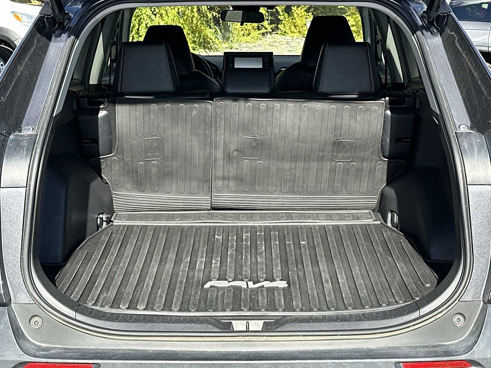 Thumbnail: 2022 Toyota RAV4 - 19