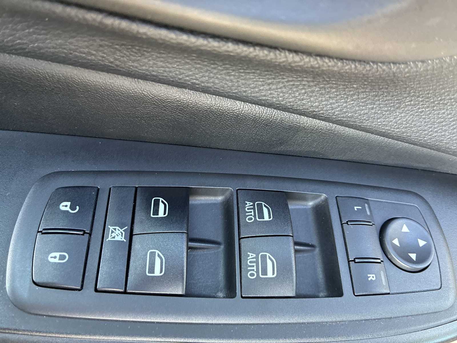 Thumbnail: 2020 Jeep Cherokee - 15