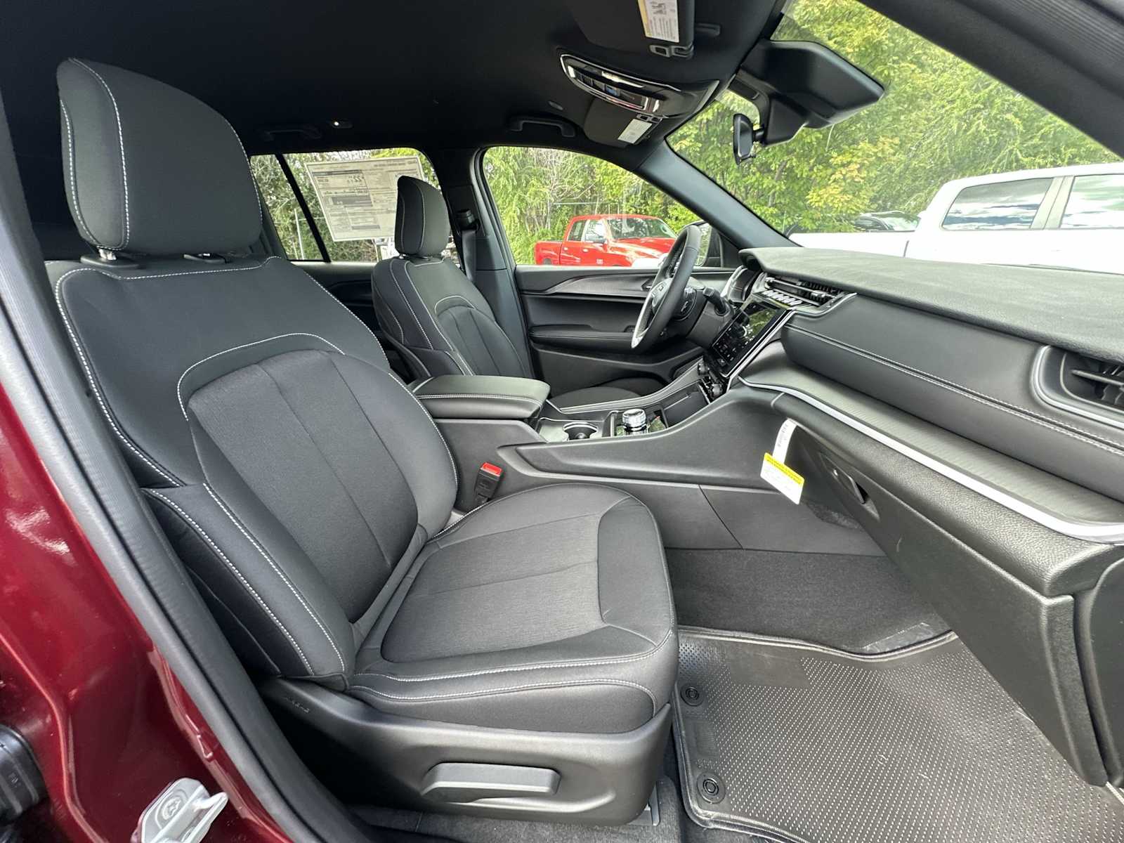 Thumbnail: 2025 Jeep Grand Cherokee - 23