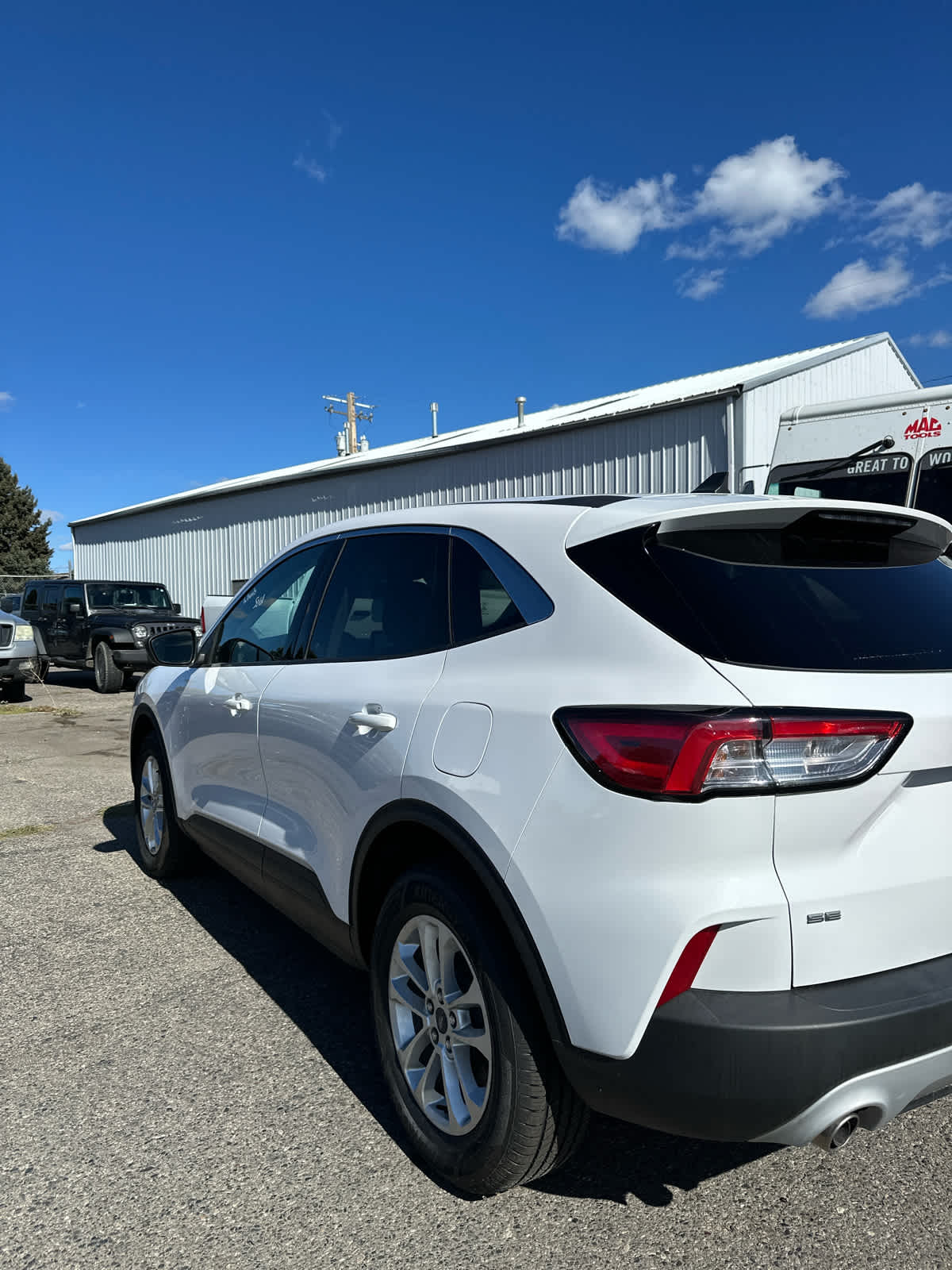 2022 Ford Escape SE Hybrid photo 3