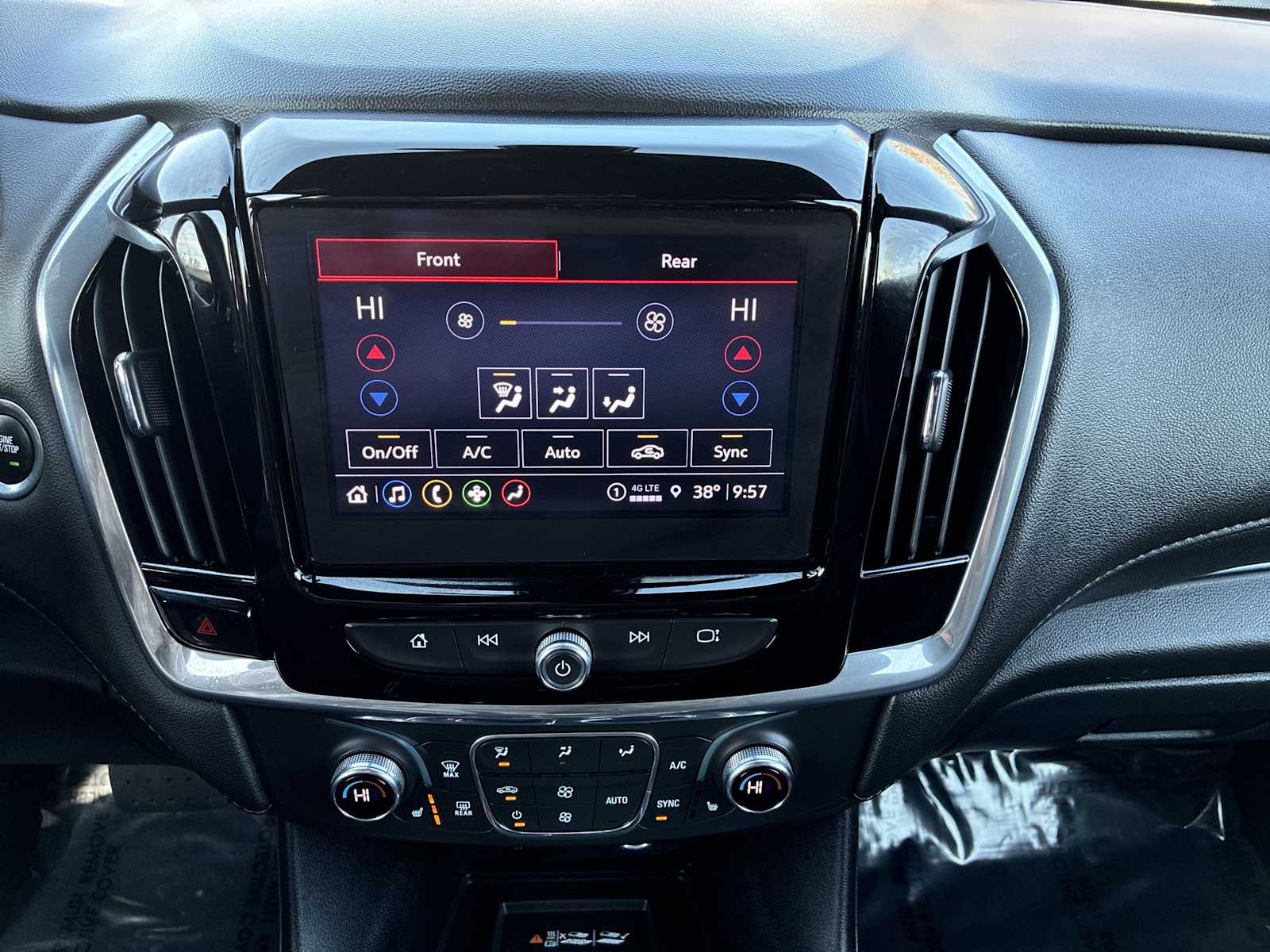 Thumbnail: 2022 Chevrolet Traverse - 16