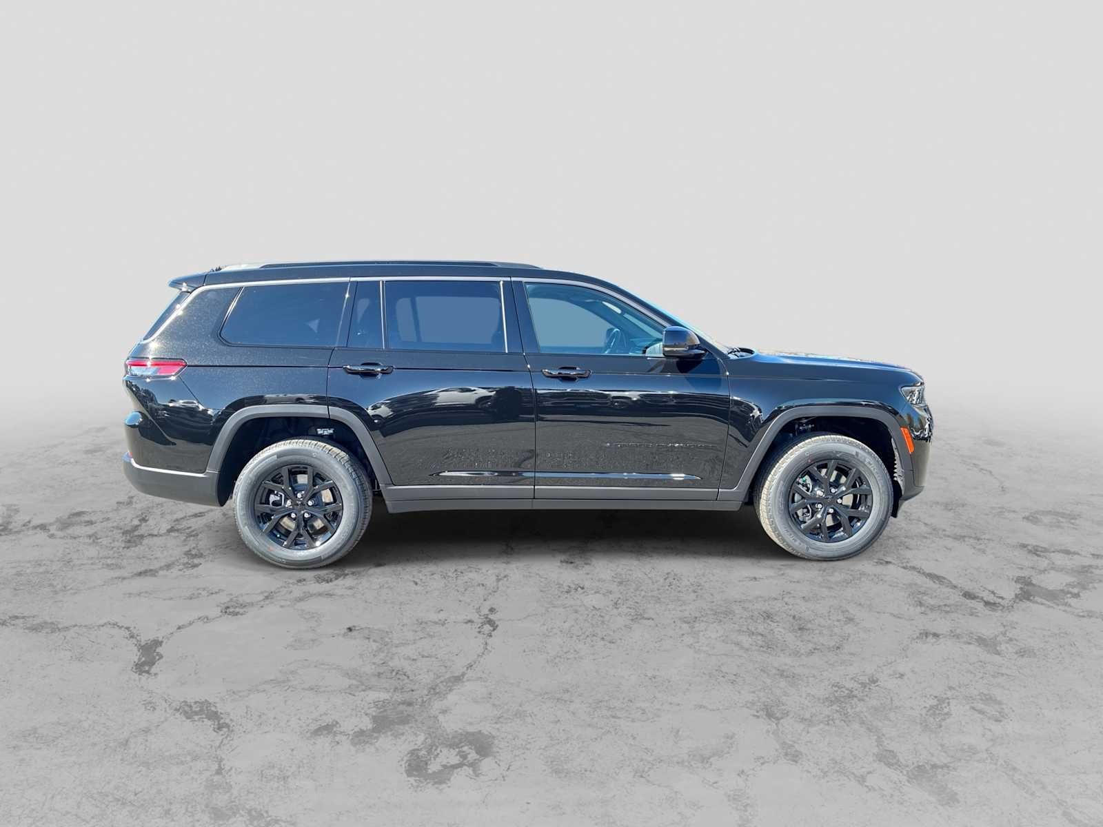 Thumbnail: 2026 Jeep Grand Cherokee - 9