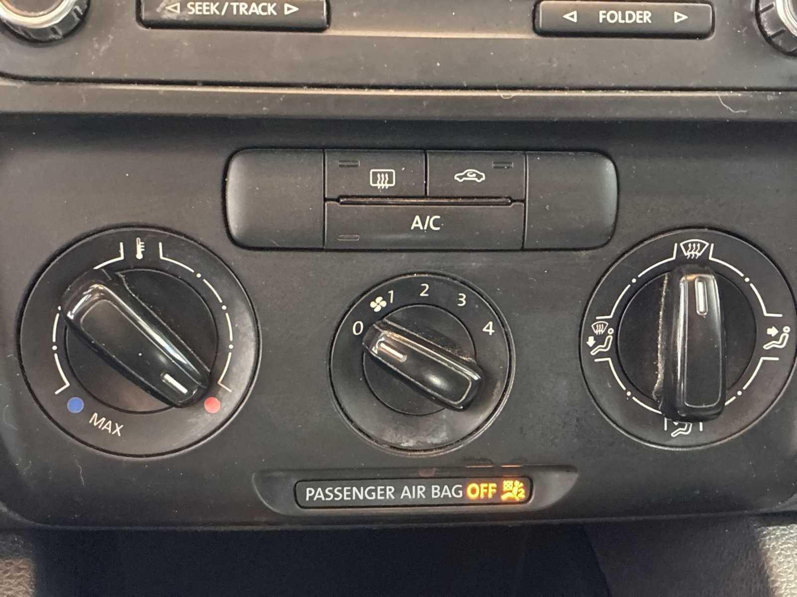 Thumbnail: 2014 Volkswagen Jetta - 16