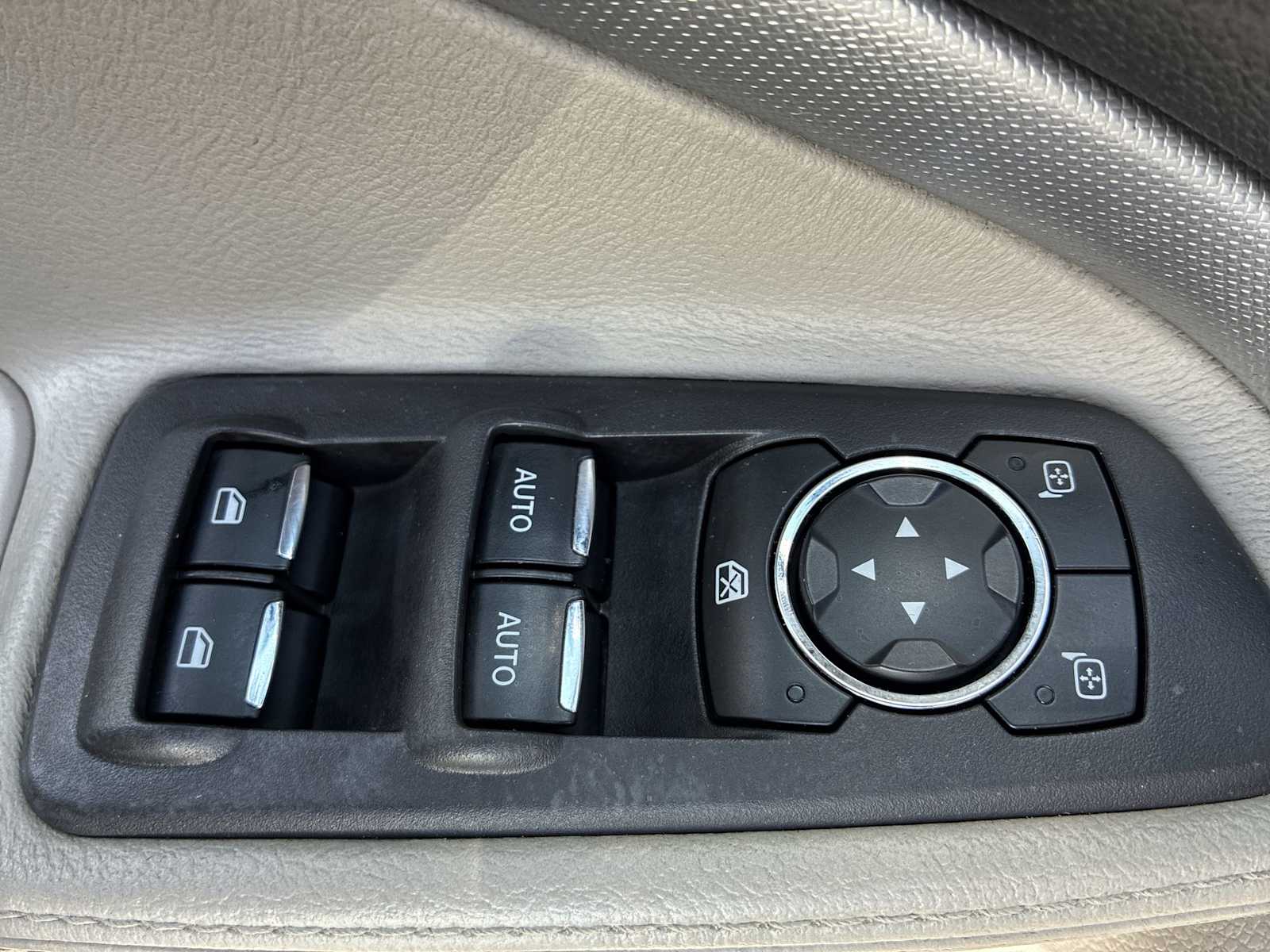 Thumbnail: 2011 Ford Explorer - 15