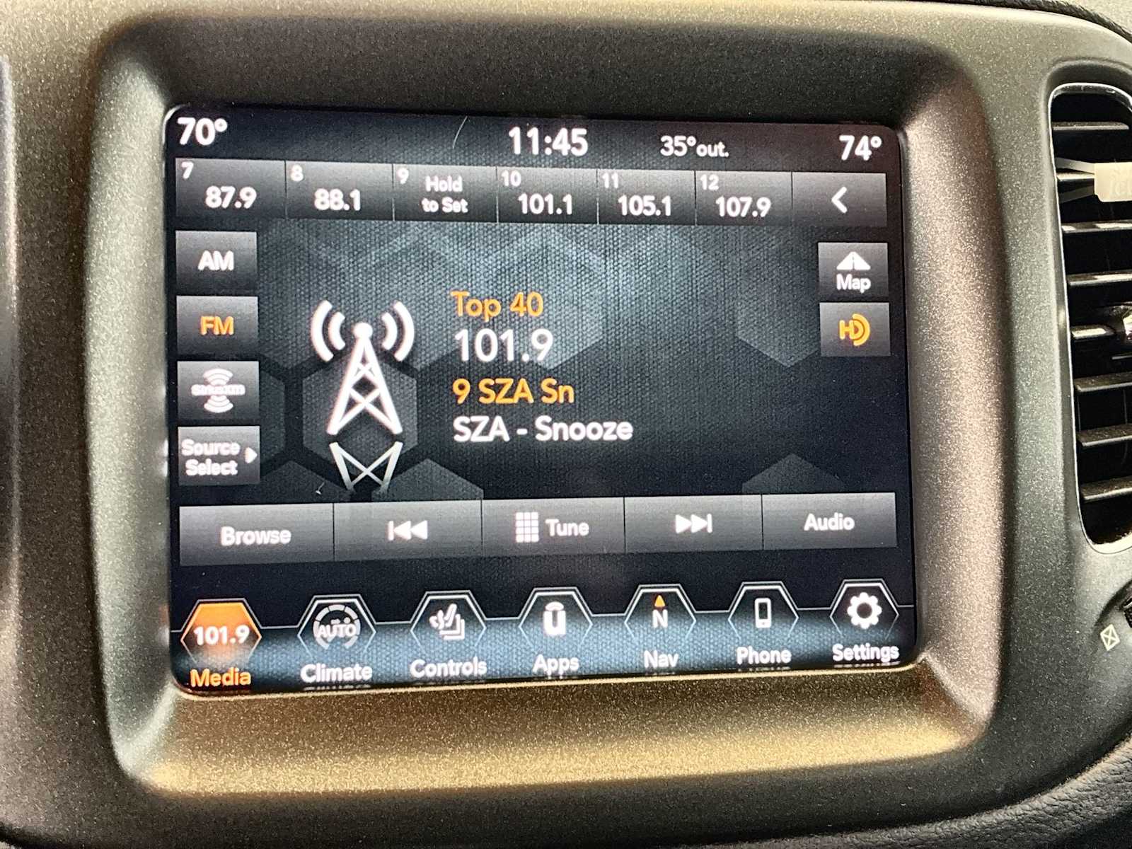 Thumbnail: 2021 Jeep Compass - 12