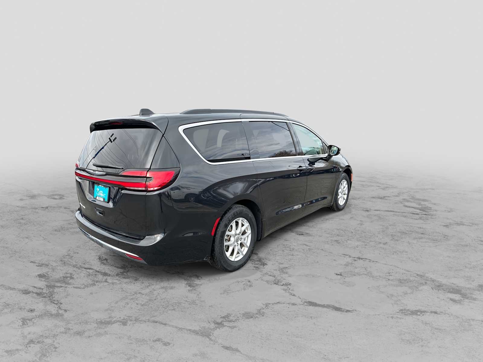 Thumbnail: 2022 Chrysler Pacifica - 8