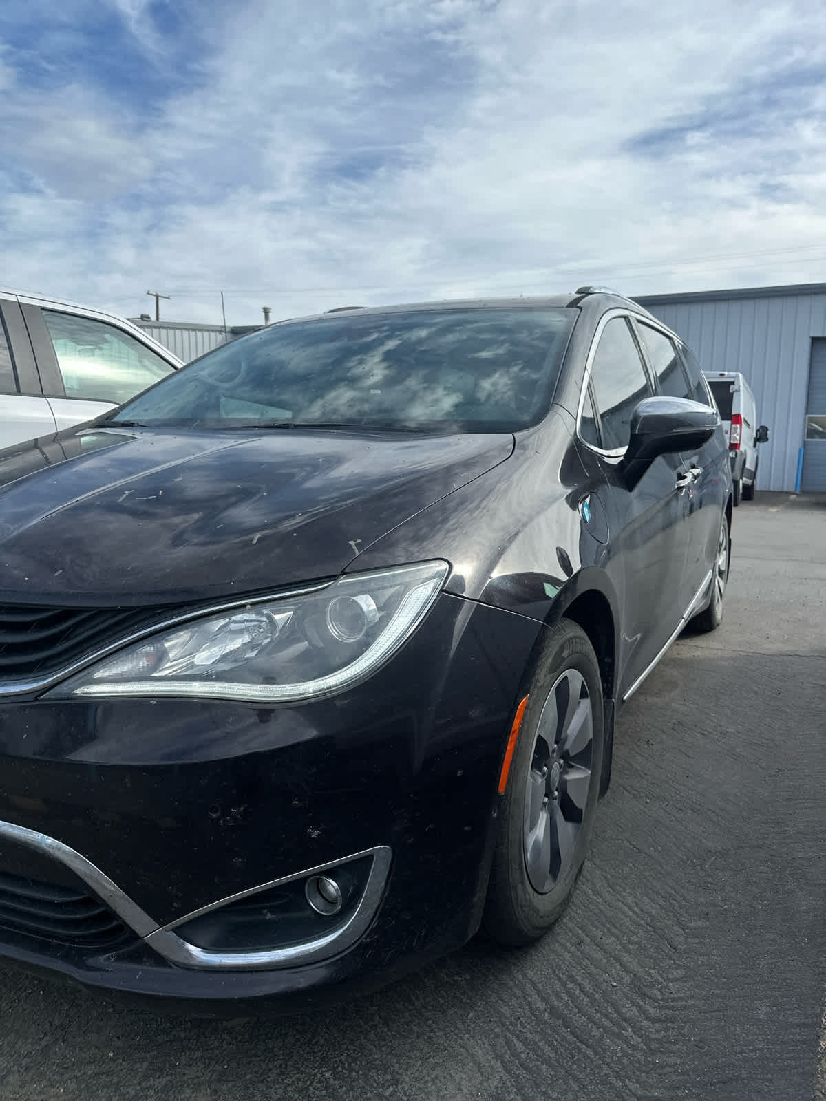 2018 Chrysler Pacifica Hybrid Limited photo 2