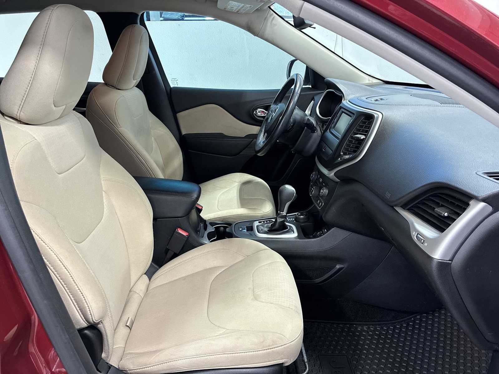 Thumbnail: 2015 Jeep Cherokee - 24