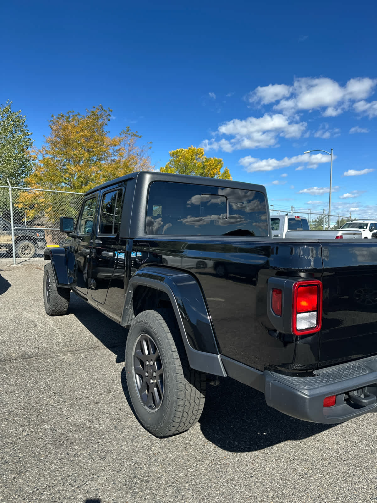 2023 Jeep Gladiator Overland photo 3