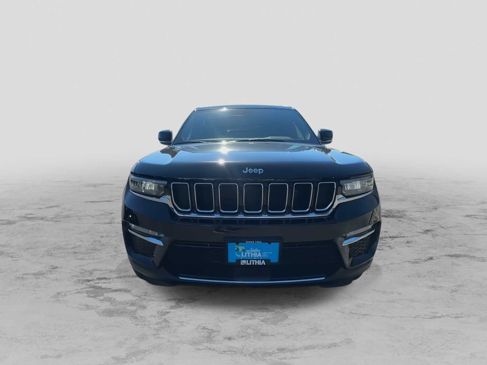 2025 Jeep Grand Cherokee Limited photo 3