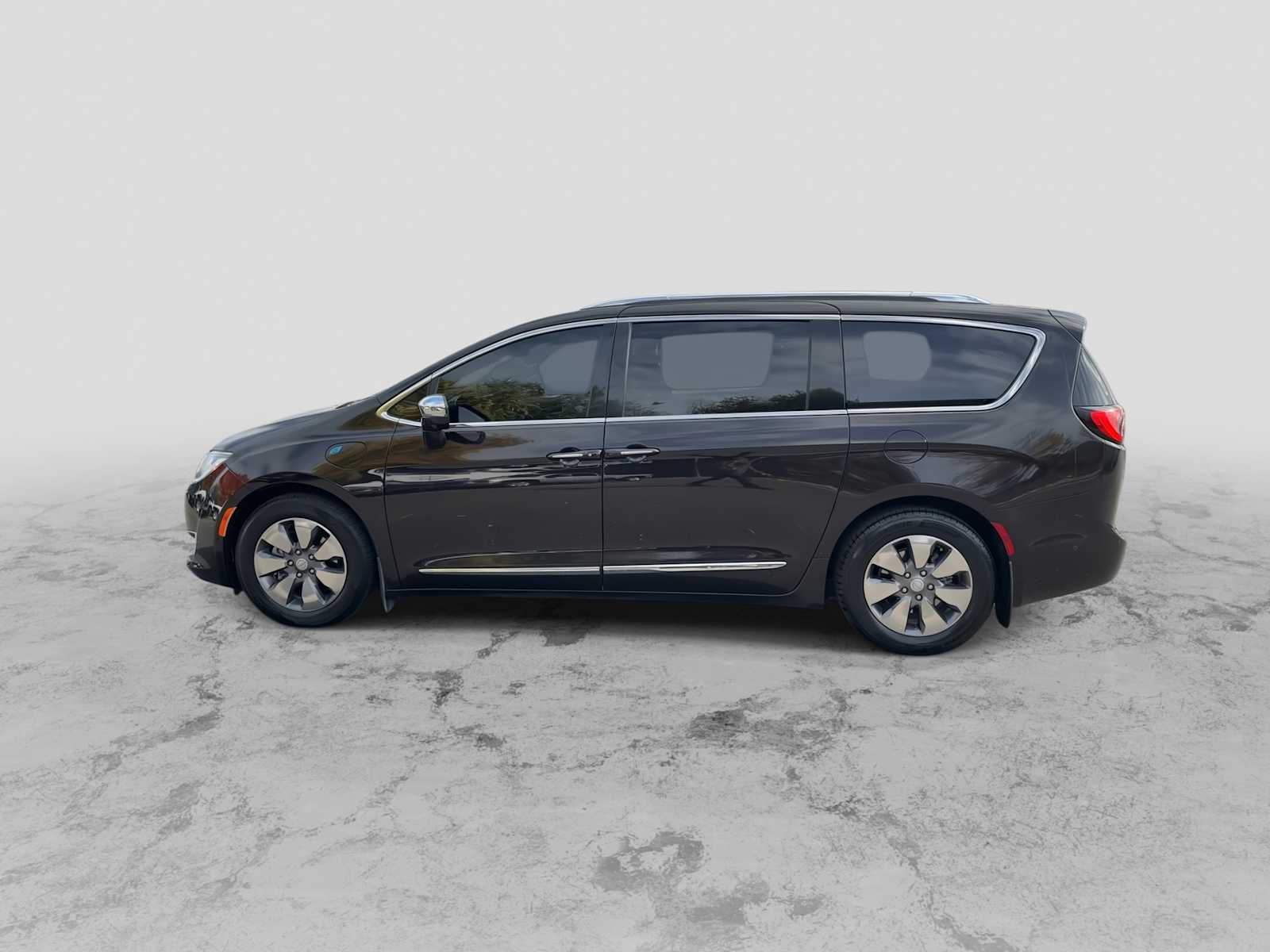 Thumbnail: 2018 Chrysler Pacifica - 5
