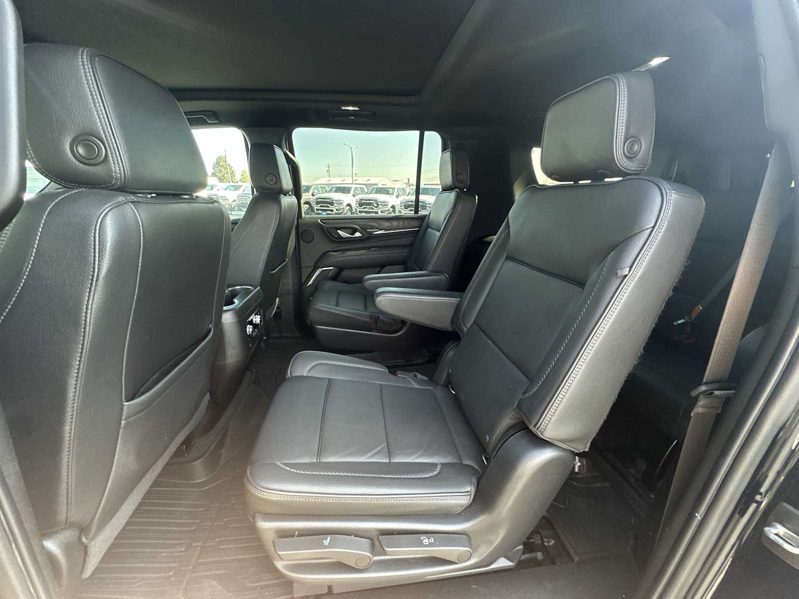 Thumbnail: 2022 GMC Yukon XL - 24