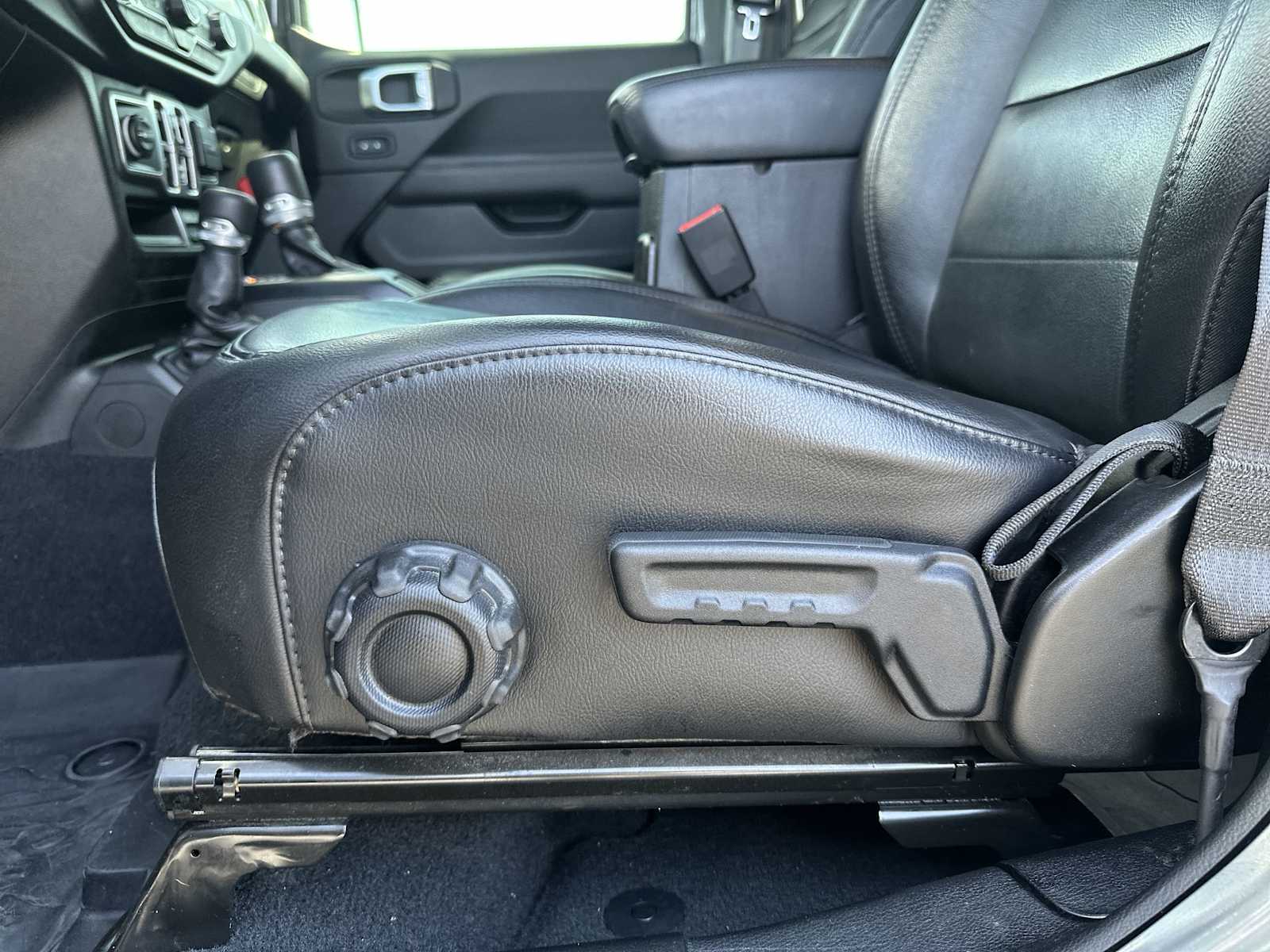 Thumbnail: 2020 Jeep Wrangler - 14