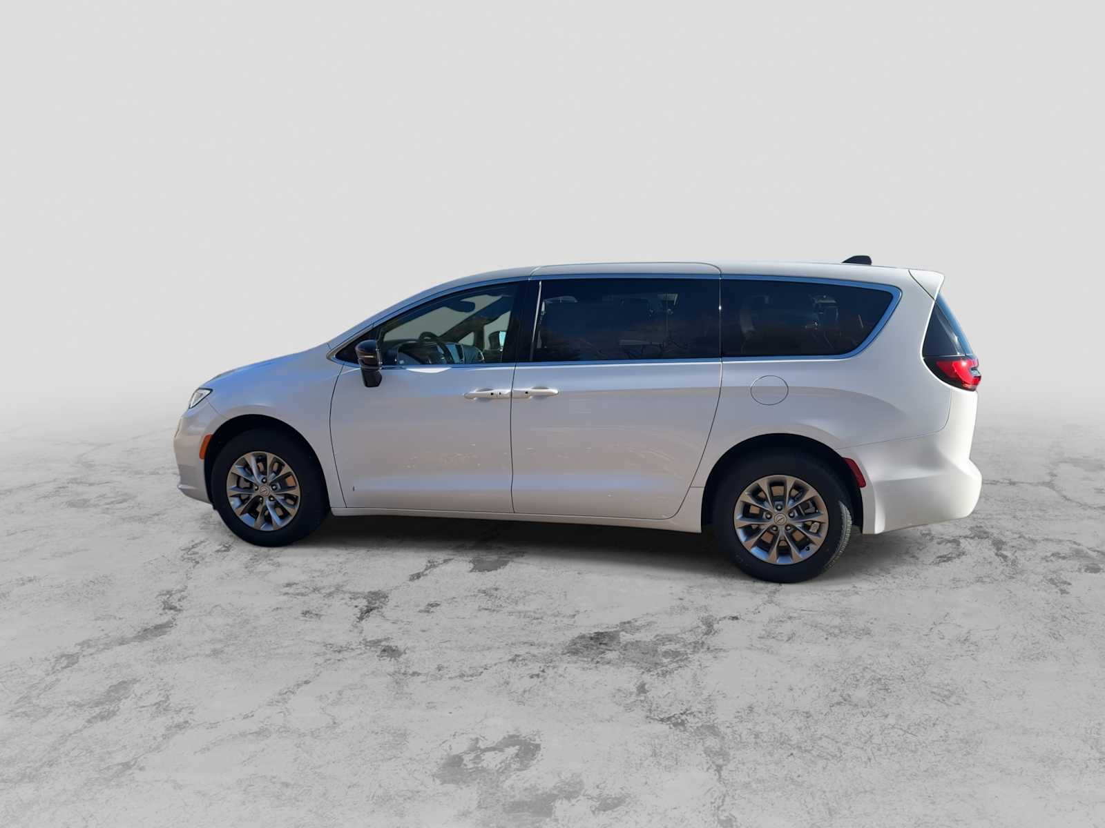 Thumbnail: 2026 Chrysler Pacifica - 5