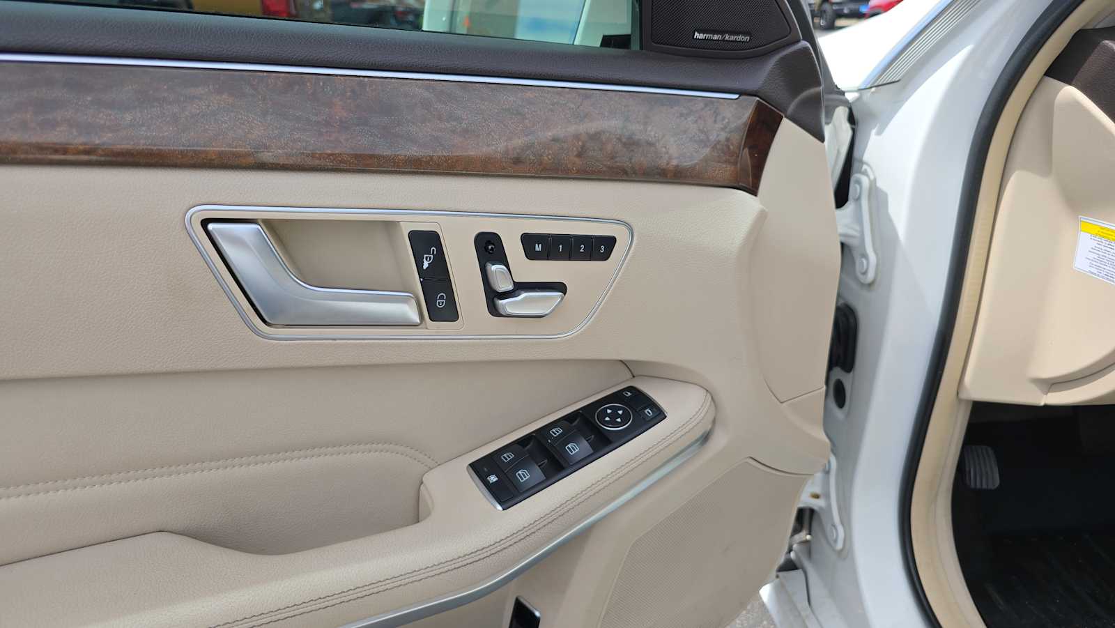 Thumbnail: 2014 Mercedes-Benz E-Class - 25