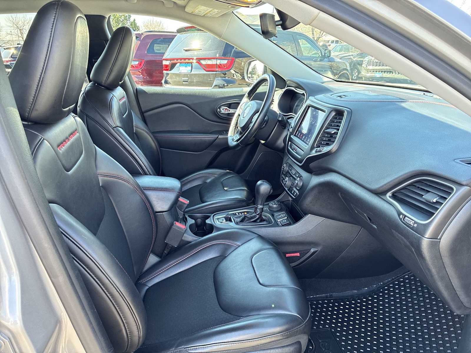Thumbnail: 2020 Jeep Cherokee - 24