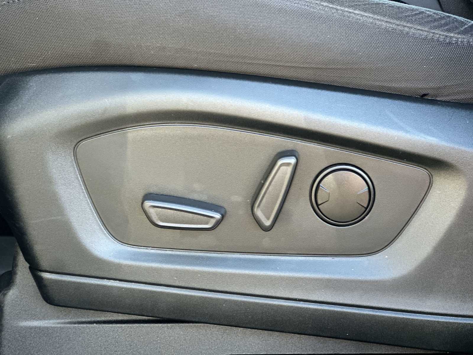 Thumbnail: 2020 Ford Explorer - 14