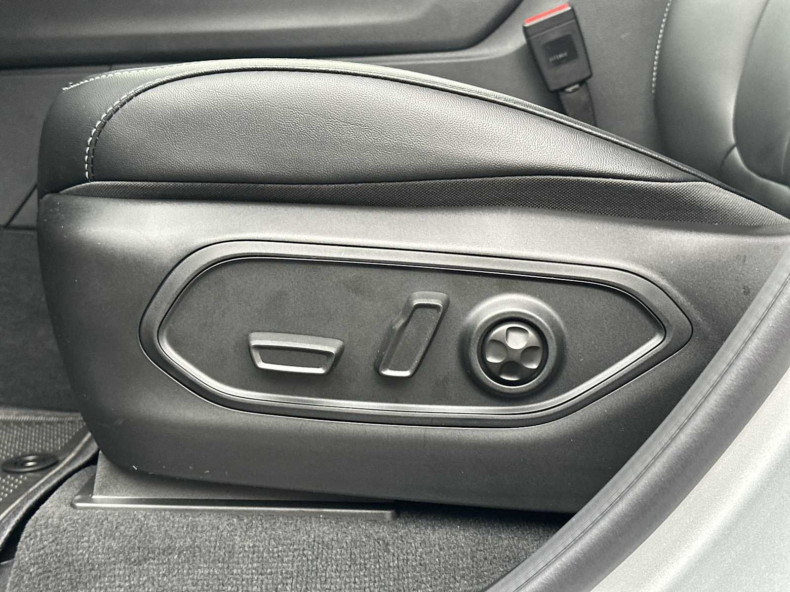 Thumbnail: 2025 Jeep Grand Cherokee - 14