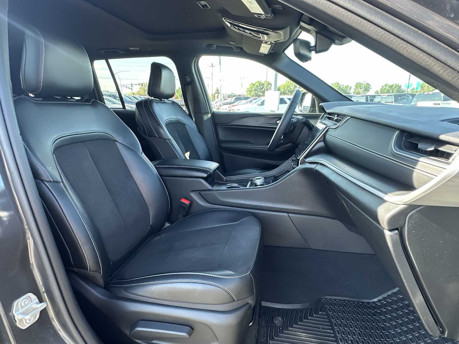 Thumbnail: 2024 Jeep Grand Cherokee - 24