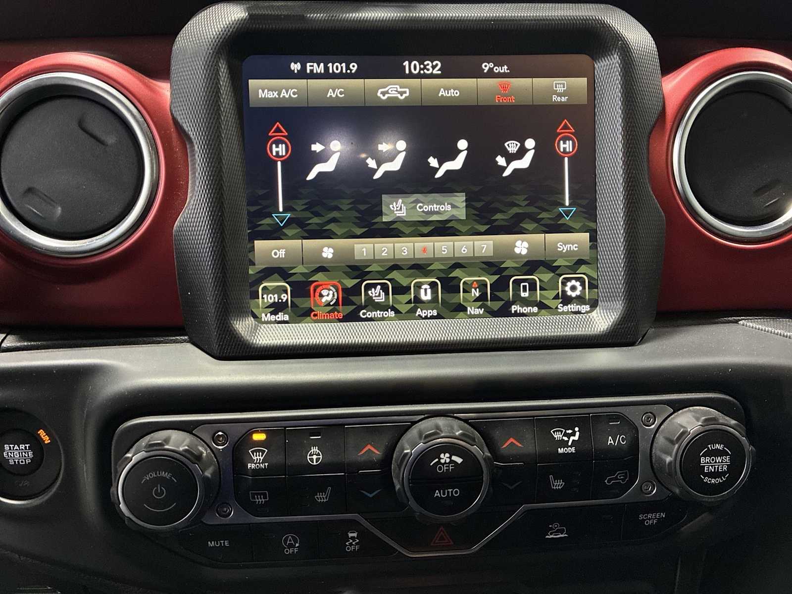 Thumbnail: 2023 Jeep Gladiator - 17