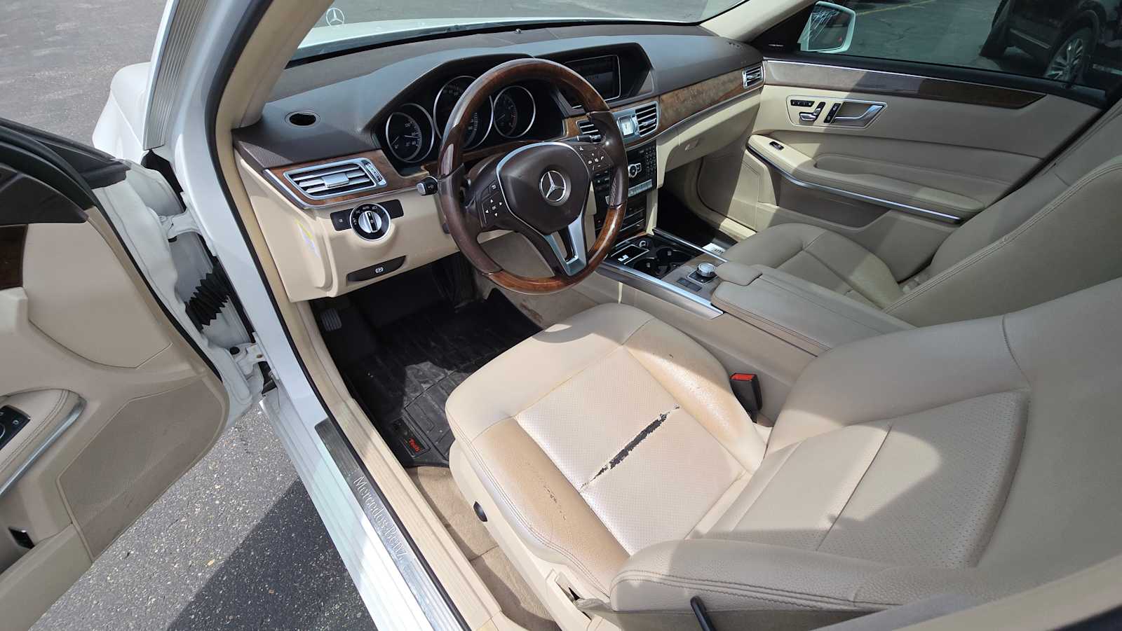 Thumbnail: 2014 Mercedes-Benz E-Class - 21