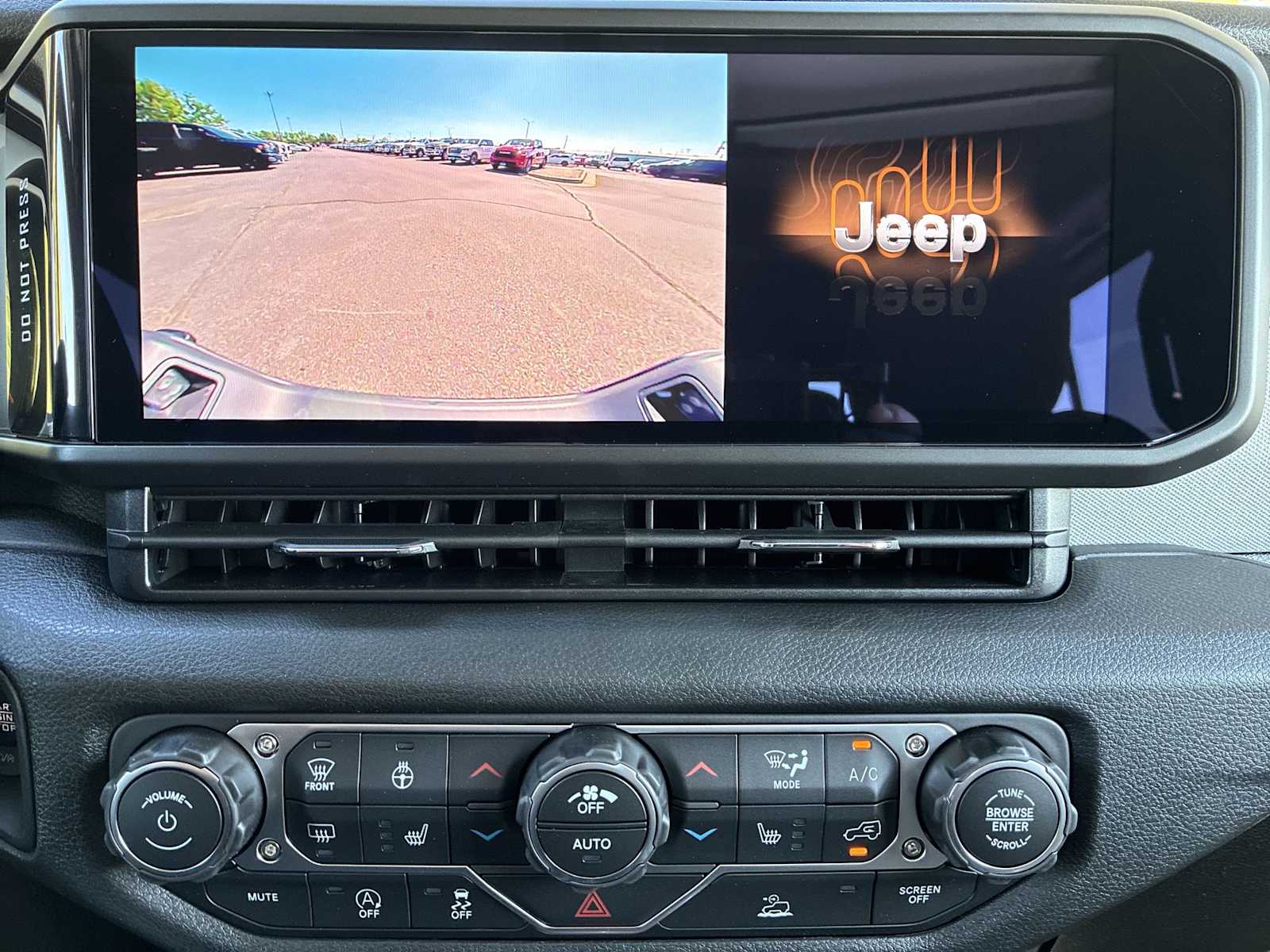 Thumbnail: 2026 Jeep Gladiator - 23