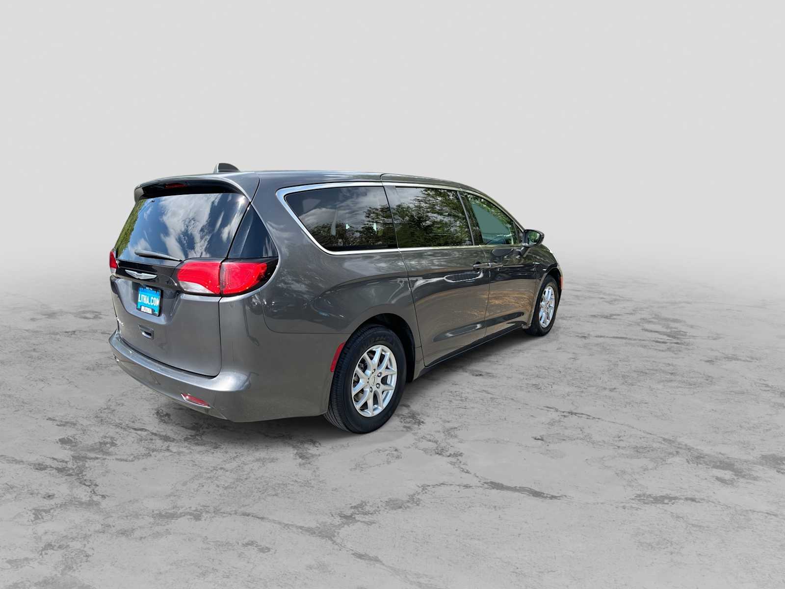 Thumbnail: 2023 Chrysler Voyager - 7