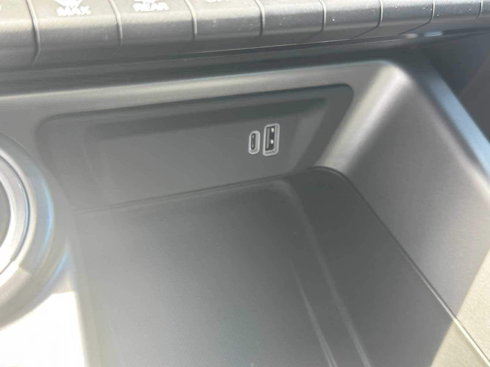 Thumbnail: 2025 Dodge Hornet - 21