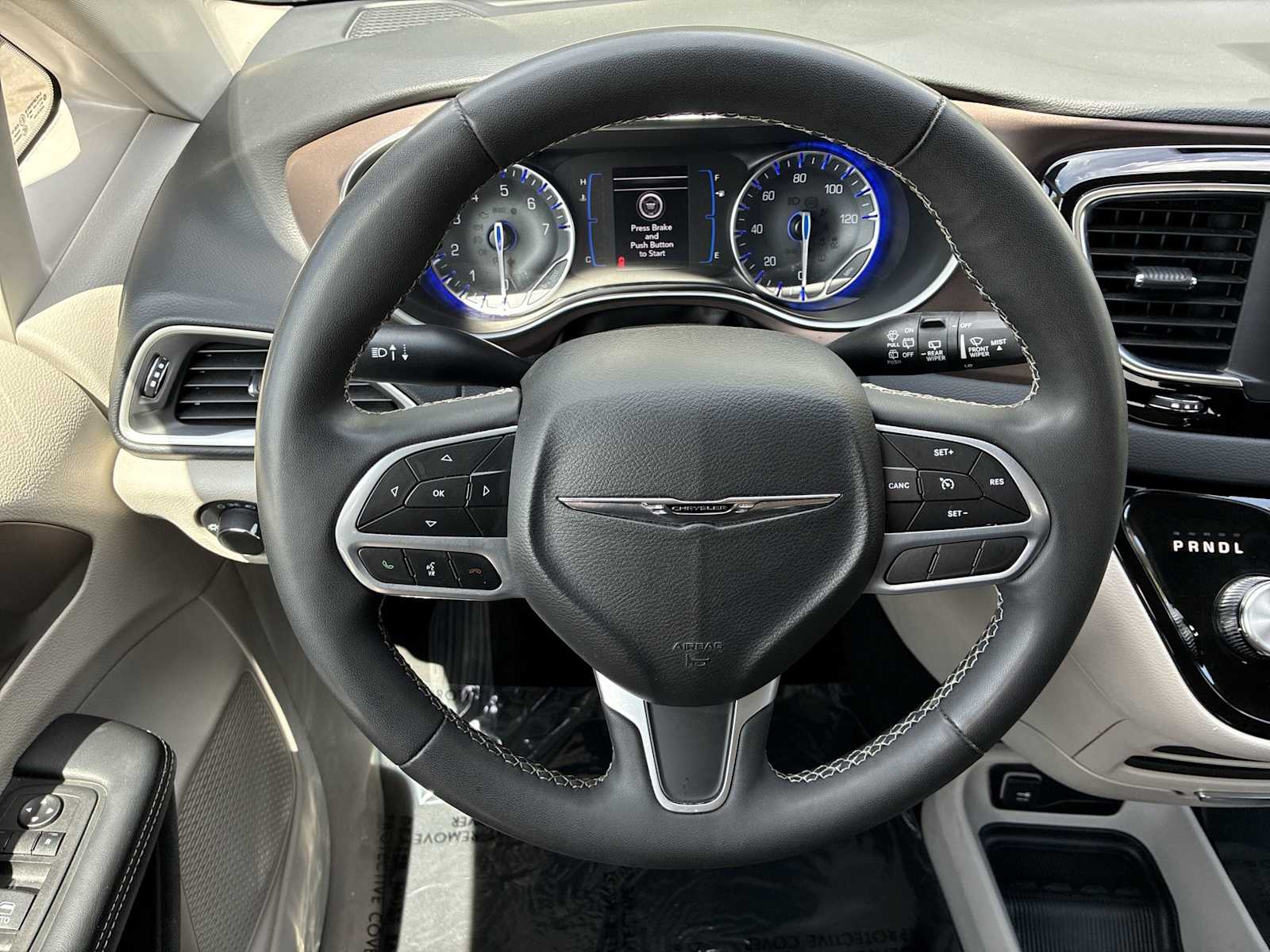 Thumbnail: 2023 Chrysler Voyager - 10