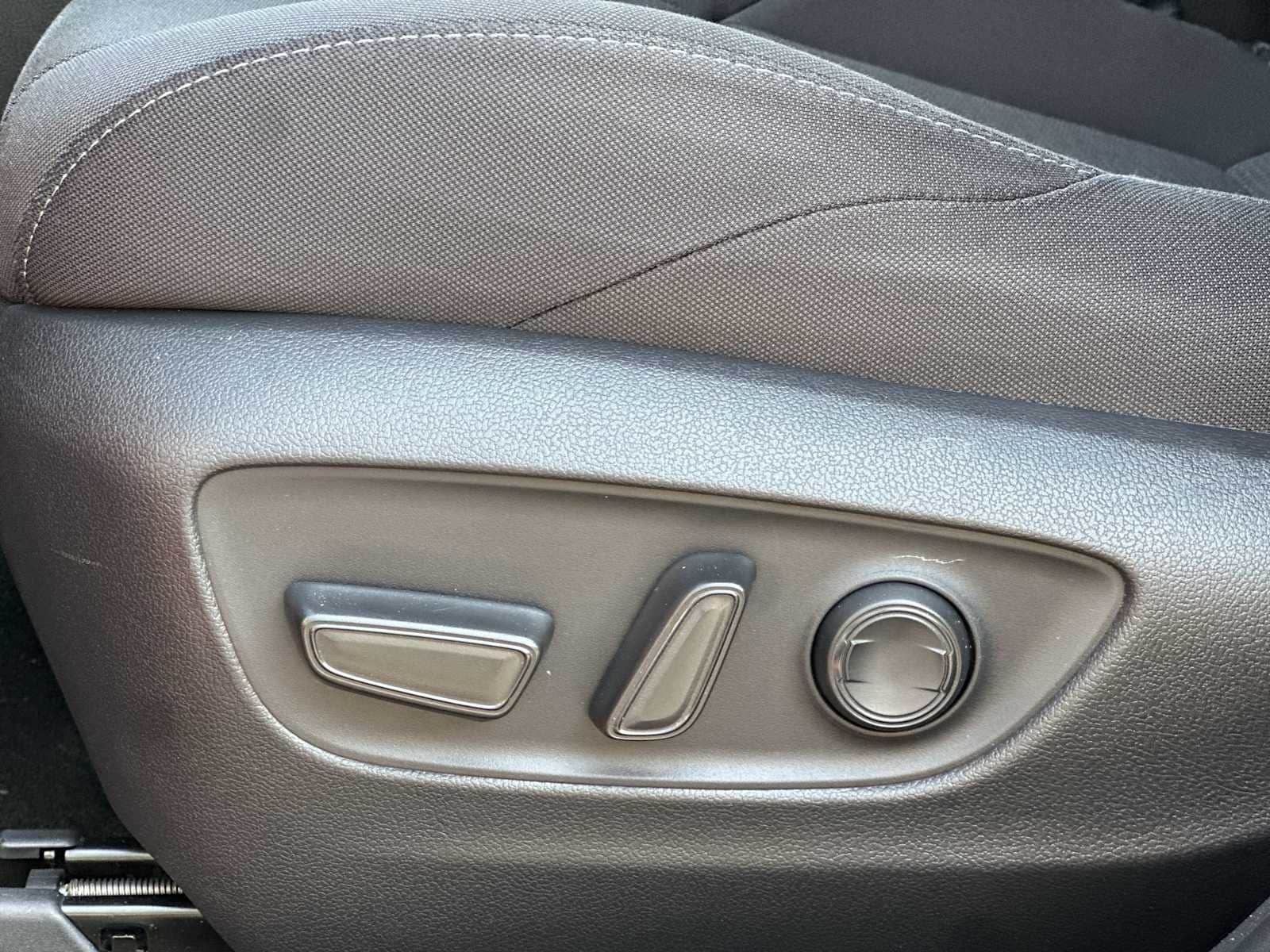 Thumbnail: 2023 Toyota Venza - 14