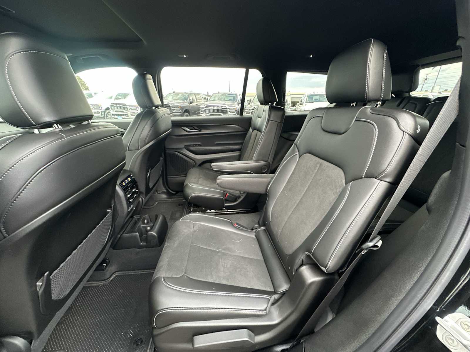 Thumbnail: 2025 Jeep Grand Cherokee - 23